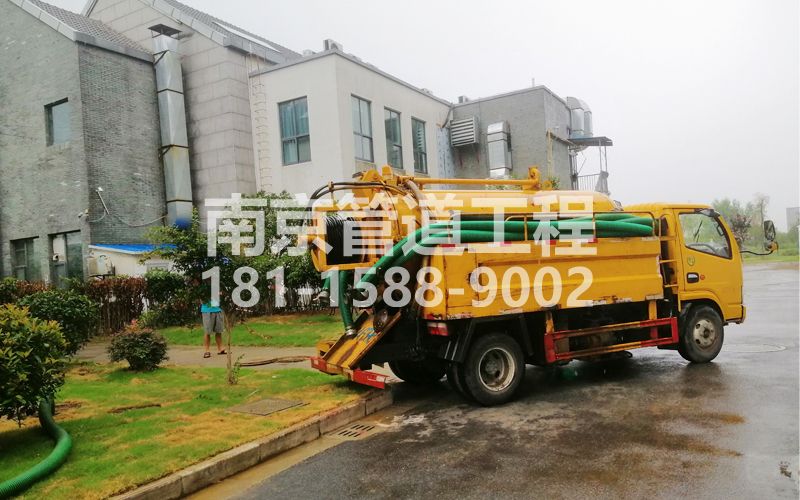 246吉祥村小区化粪池清理