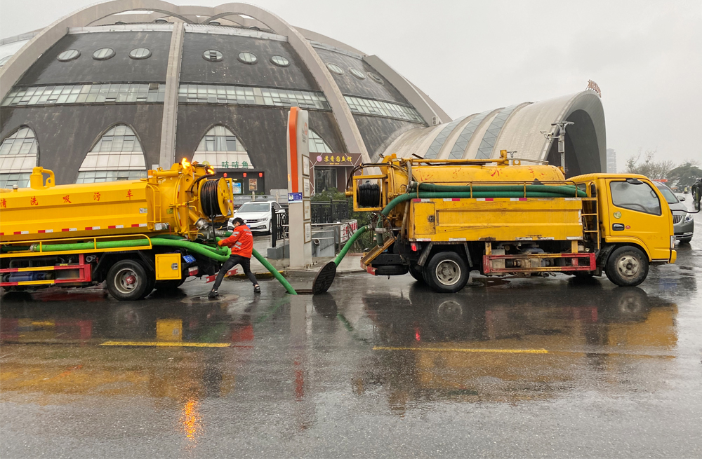 271吉祥村商场管道清淤